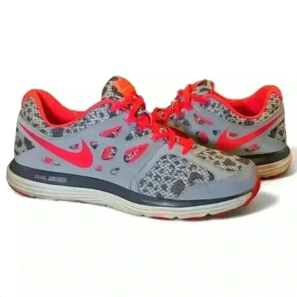 Nike Dual Fusion Lite Low Coral/Grey Cheetah-women’s 7.5 - Picture 1 of 6